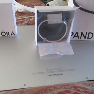 PANDORA BRAND NEW ,  NEVER WORN, 59071319 ( FAMILY TREE THEME)BANGLE BRACELET